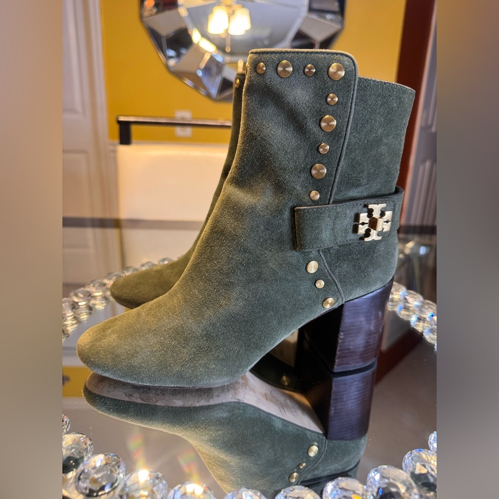 TORY BURCH Kira studded suede ankle boots. Size 8 - Picture 10 of 15